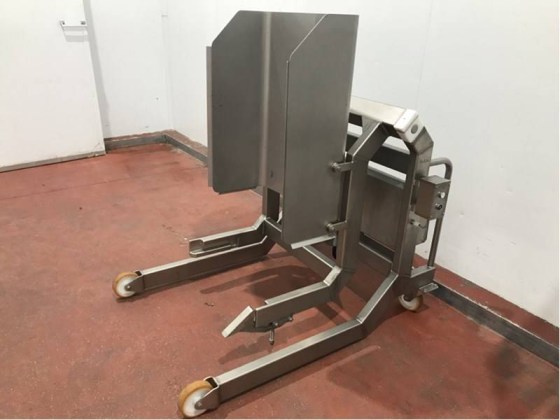 2015 Tote bin lifter tipper Pic 03